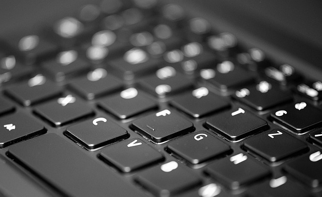 porównanie platform crowdfunding w Europie analiza dokumentów i opłat